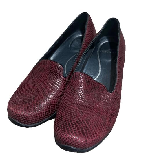 Dansko loafers burgundy textured leather slip on Size 11 U.S/42EU - Picture 2 of 7